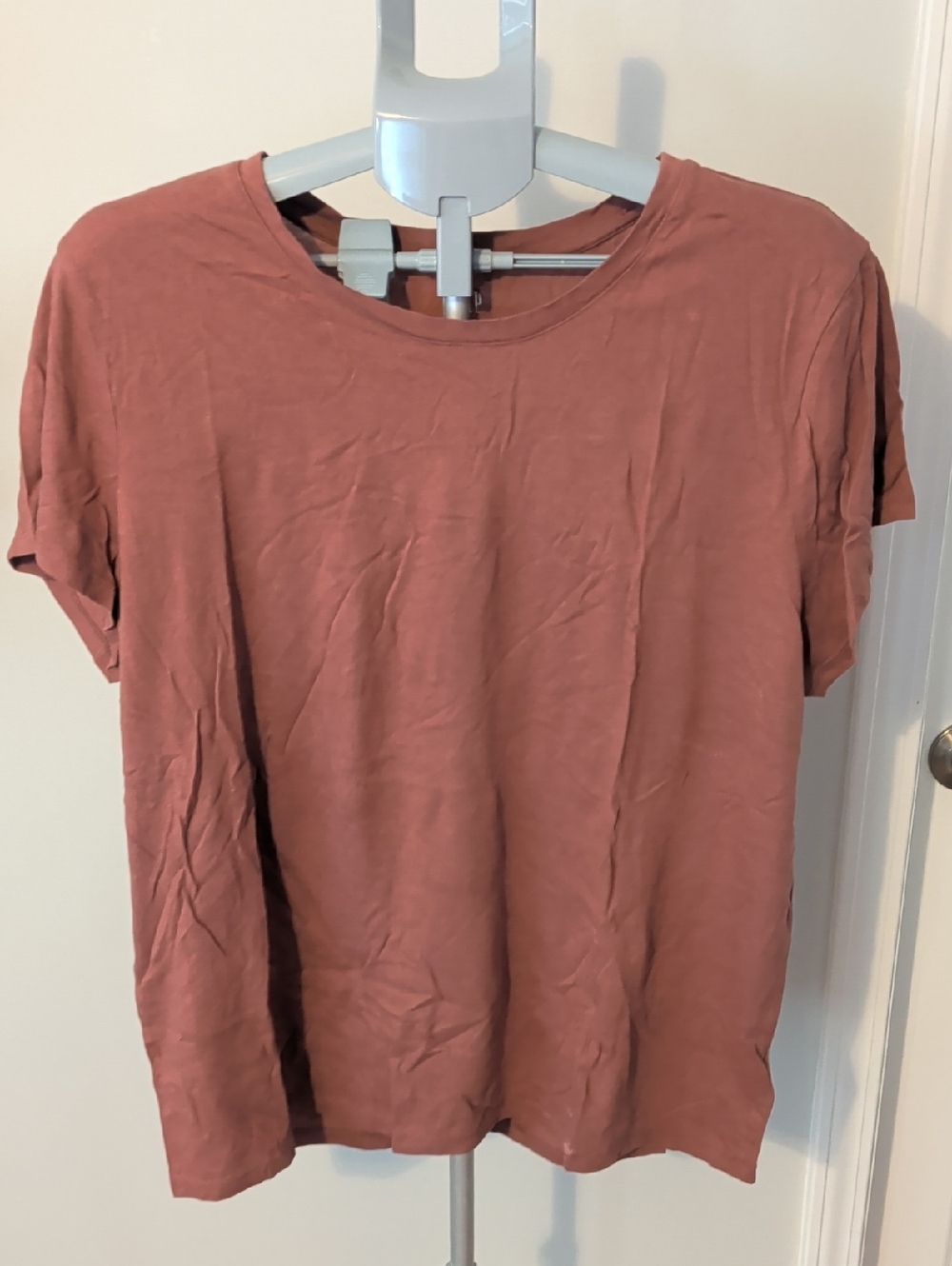 GAP Short Sleeve Crewneck Tee in Rust Pink